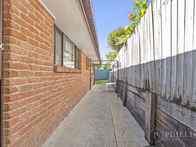 1 & 2 / 77 Corunna Crescent, Ashmore