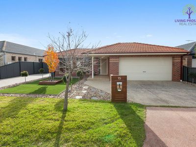 15 Astley Crescent, Point Cook