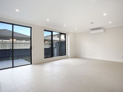 8 Goshawk Street, Narre Warren