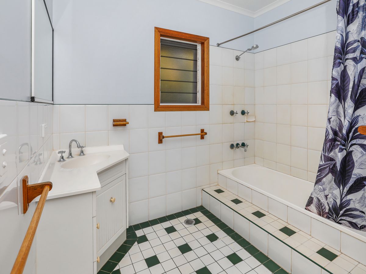 1 Antonia Close, Atherton