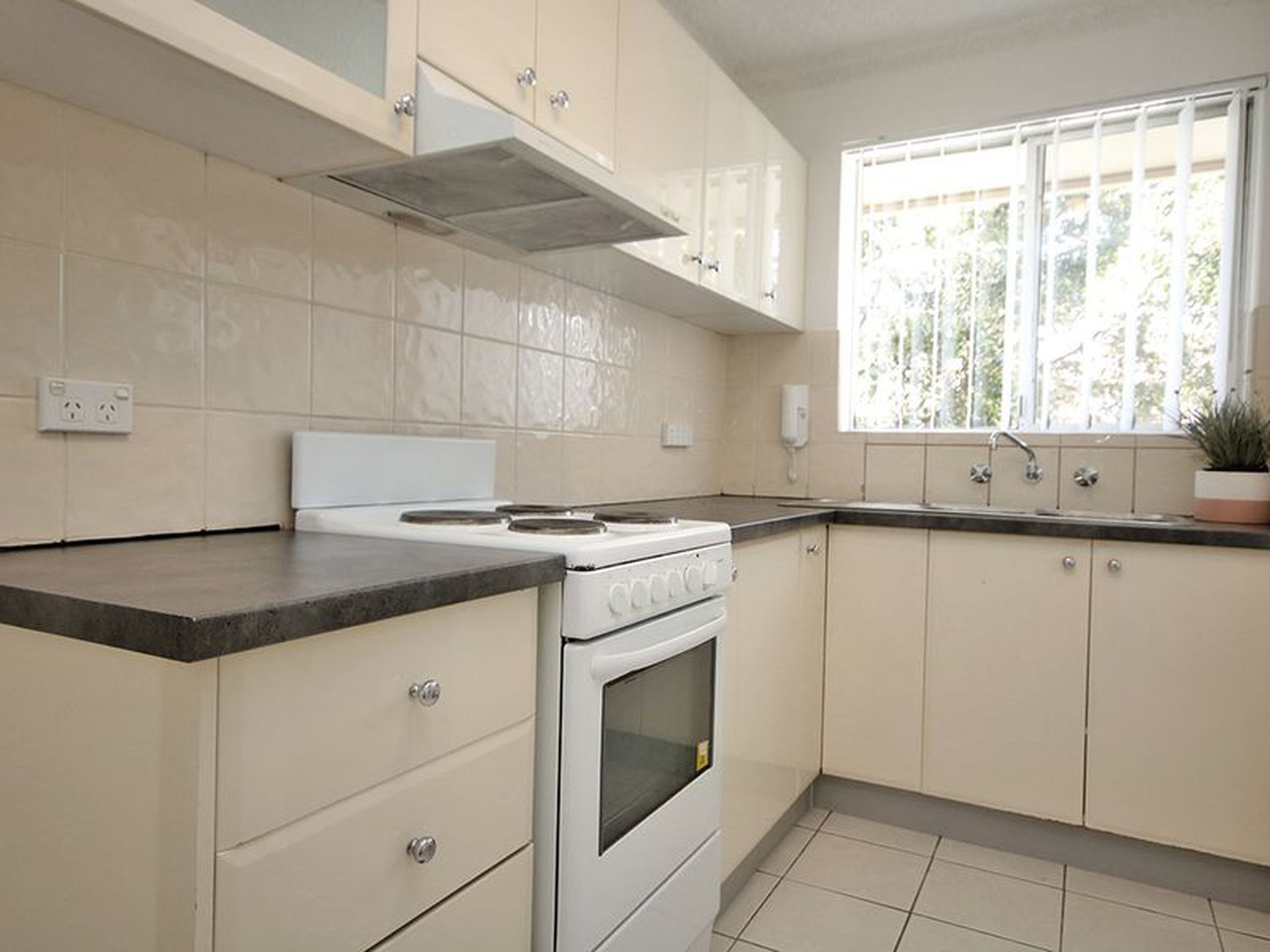 6 / 7 Shadforth Street, Wiley Park