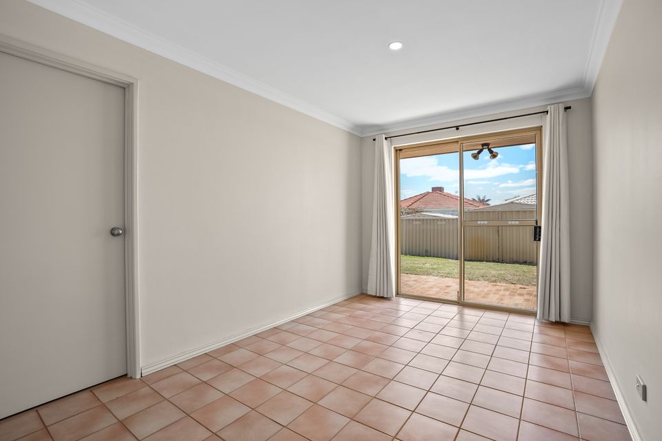 16 Frigate Close, Waikiki