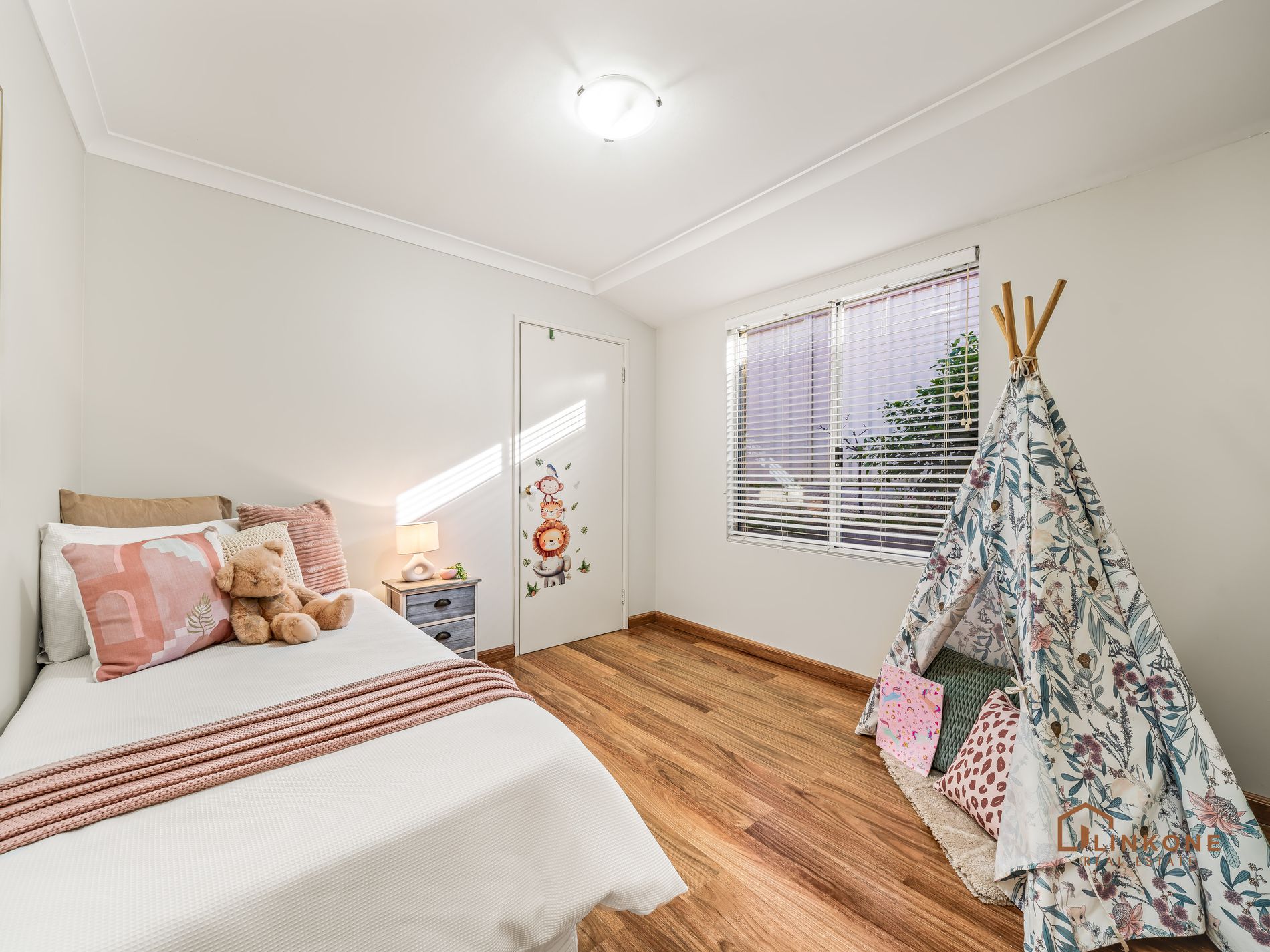 2 / 94 Hobbs Avenue, Como