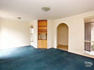 24 Oaktree Drive, Hampton Park