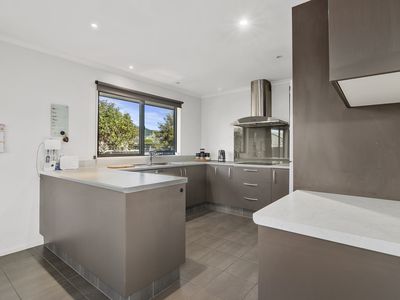 6 Charlotte Lane, Brightwater
