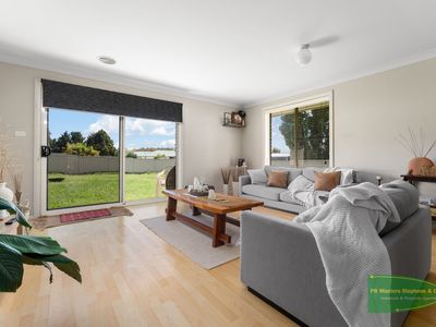 6 Hawke, Blayney