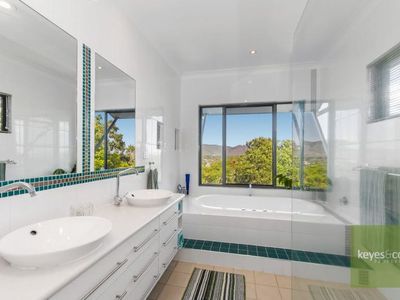 16 / 18 High Vista Drive, Mount Louisa