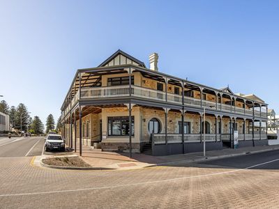 10 / 209 The Esplanade, Henley Beach