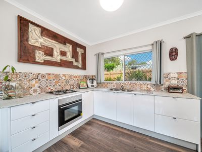 2 / 5 Ireland Crescent, Whitfield