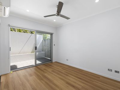 2 / 12 Kings Road, Taringa