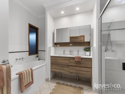 13 Hawkesbury Lane, Douglas