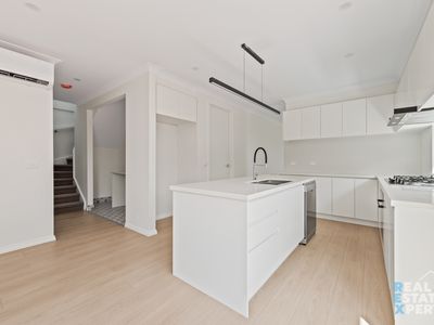 5 / 5 Sylvanwood Crescent, Narre Warren