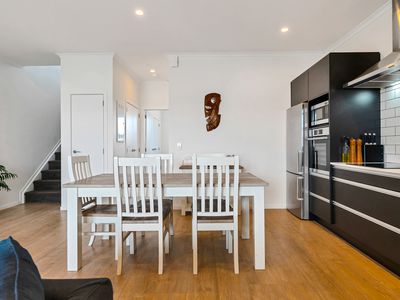 4/2 Frances Bryers Road, Hobsonville