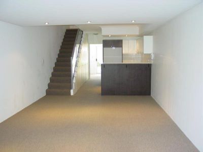 8 / 384a - 388 Railway Parade, Carlton