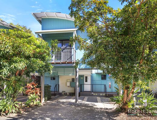  DUAL KEY APARTMENT - PREMIUM POSITION - WATER ASPECT OF LAKE DOONELLA   image 2