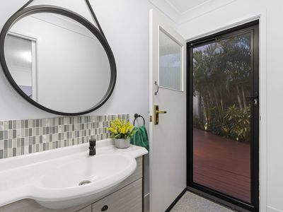 13 Cliff Close, Wakerley