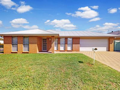 9 Selkirk Avenue, Dubbo