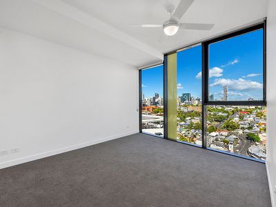 2205 / 10 Trinity Street, Fortitude Valley