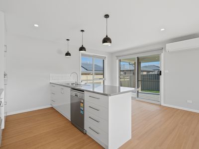 50a & 50b Deavan Drive , Shorewell Park