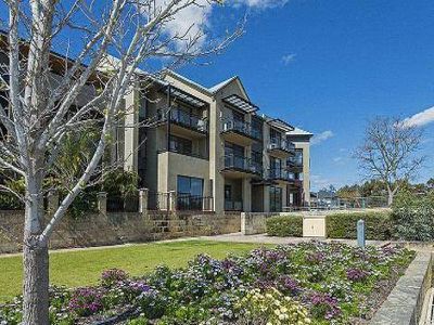 3 / 10 Marina Drive, Ascot