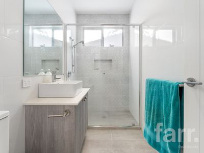 2 / 240 Bayview Street, Hollywell