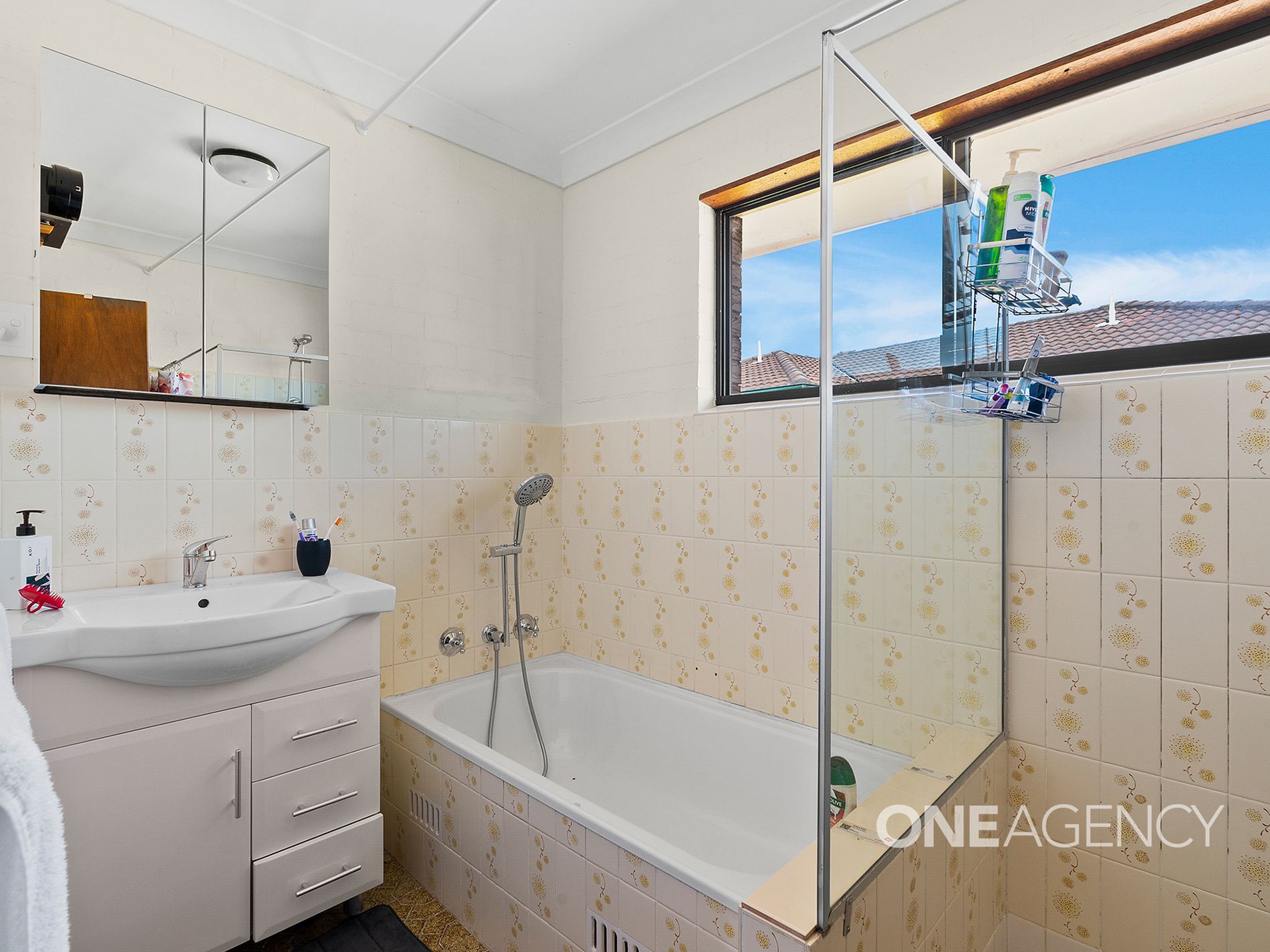 2 / 16 Morton Street, Huskisson