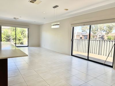 2 Salvinia Street, Manor Lakes