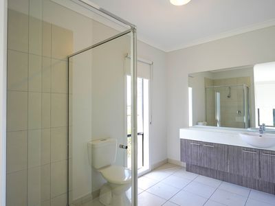 31 Medlar Avenue, Manor Lakes