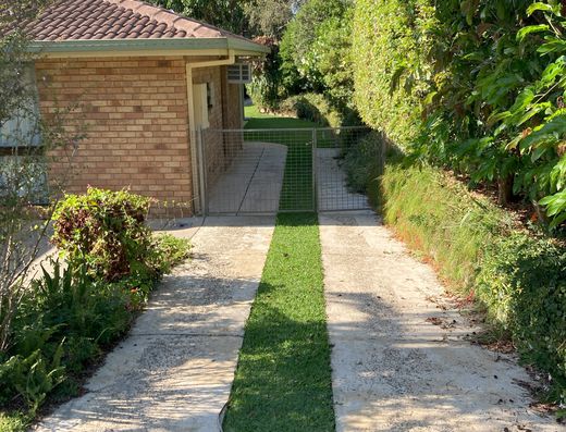 Great Family Home + Location image 15