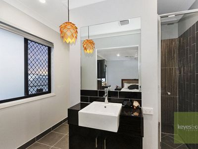 12 Fremont Street, Mount Low