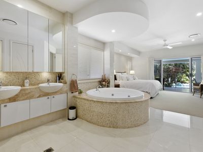 17 Greenside Court, Peregian Springs