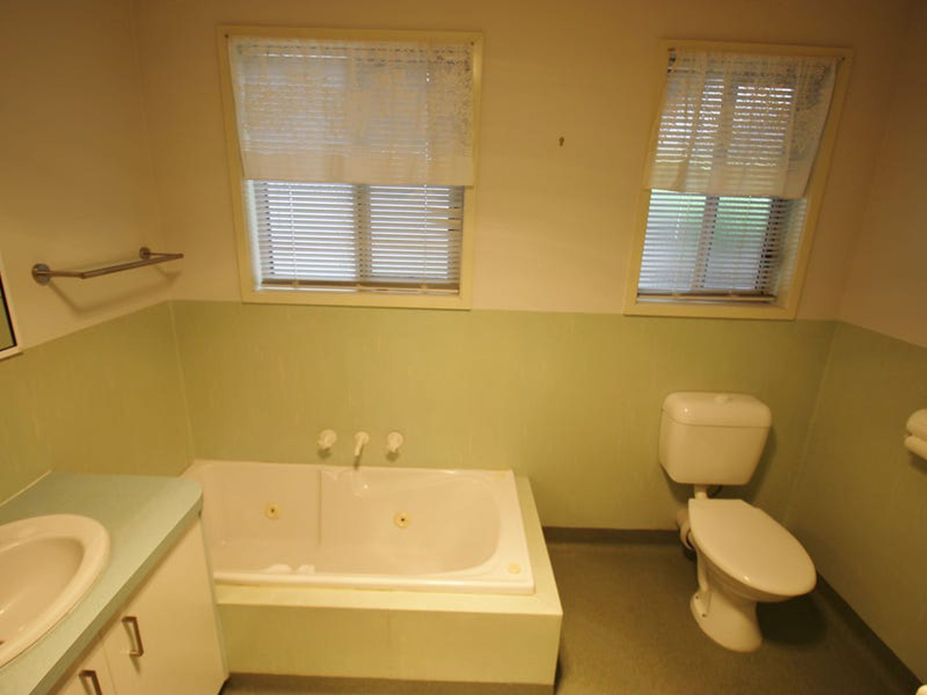 8A Calder Street, Manifold Heights