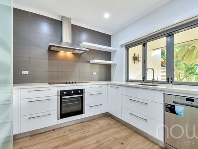 10 / 10 Grassland Crescent, Leanyer