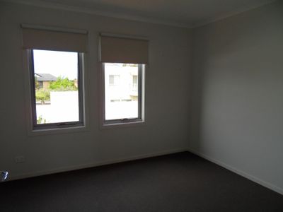 3 / 2 THE ENTRANCE, Pakenham