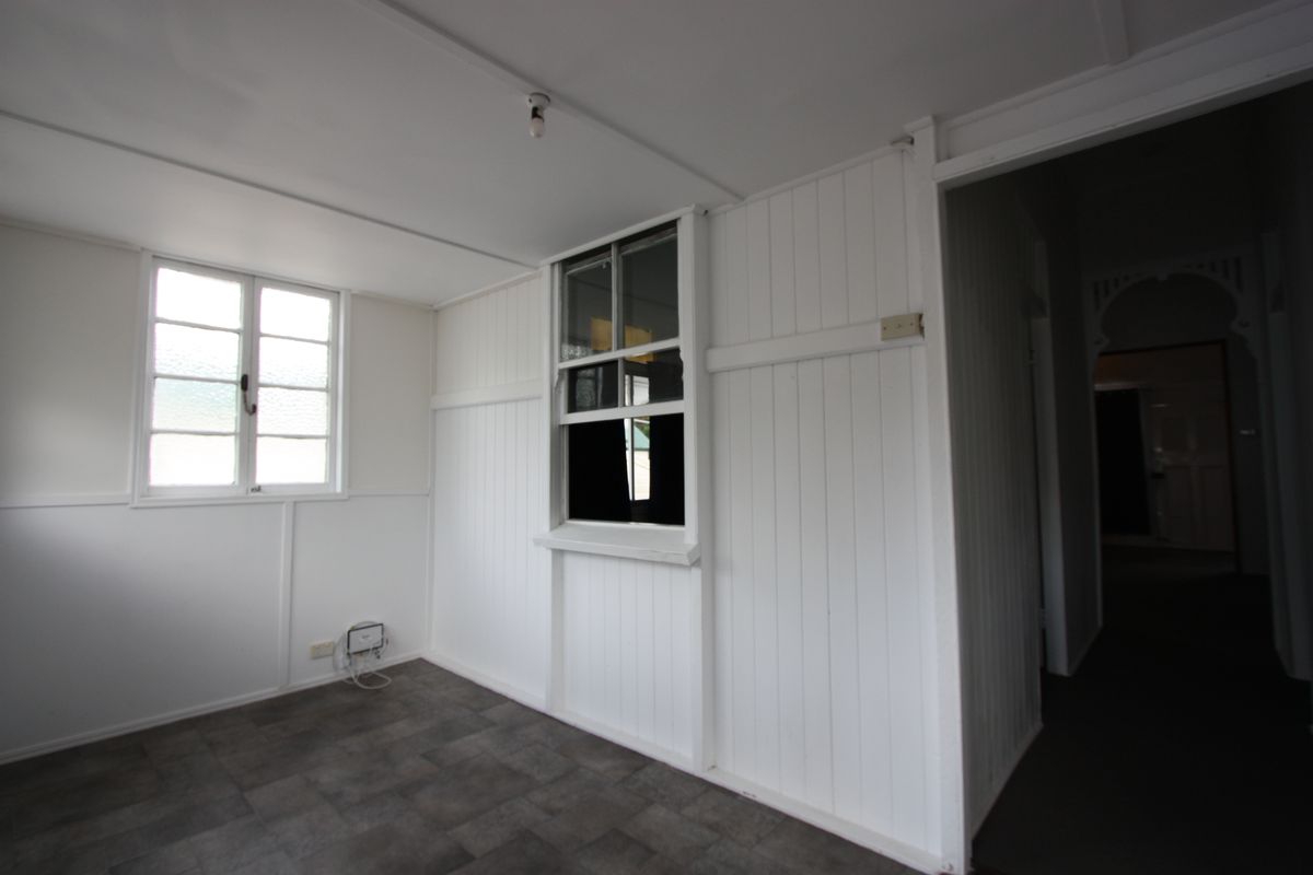 11 Egbert Street, West End