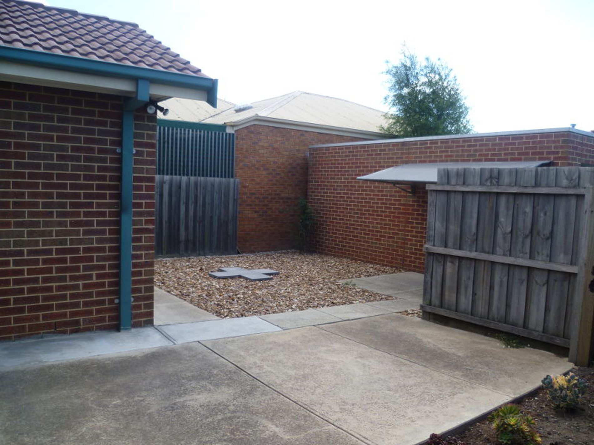 2 / 3 Pratt Court, Bell Post Hill