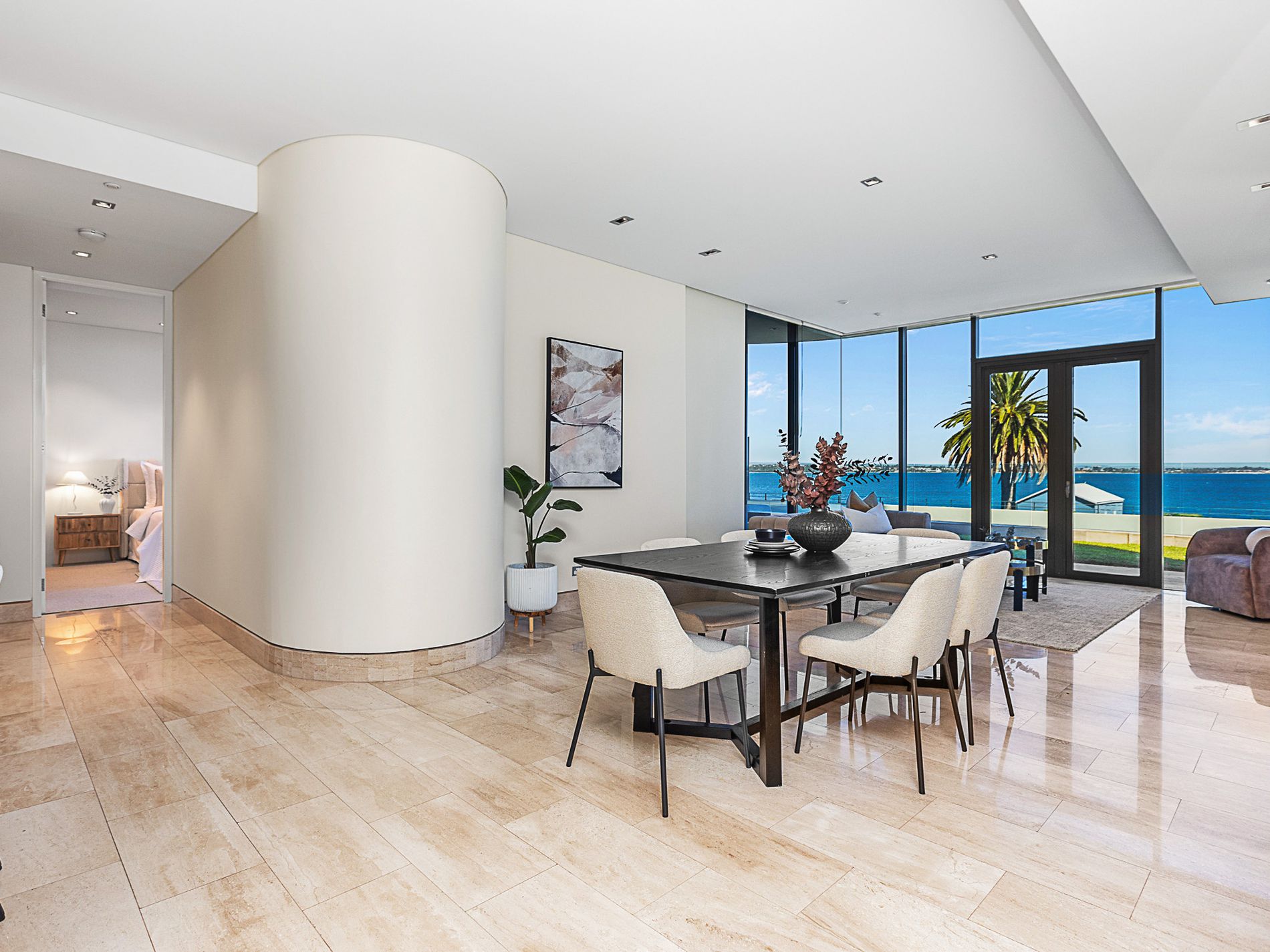 1 / 8 Mounts Bay Road, Crawley