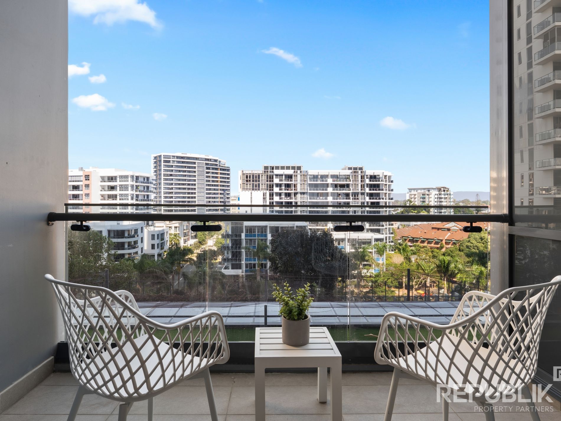 706 / 2 Como Crescent, Southport