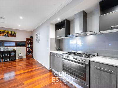 8 Kemsley Green, Cranbourne East