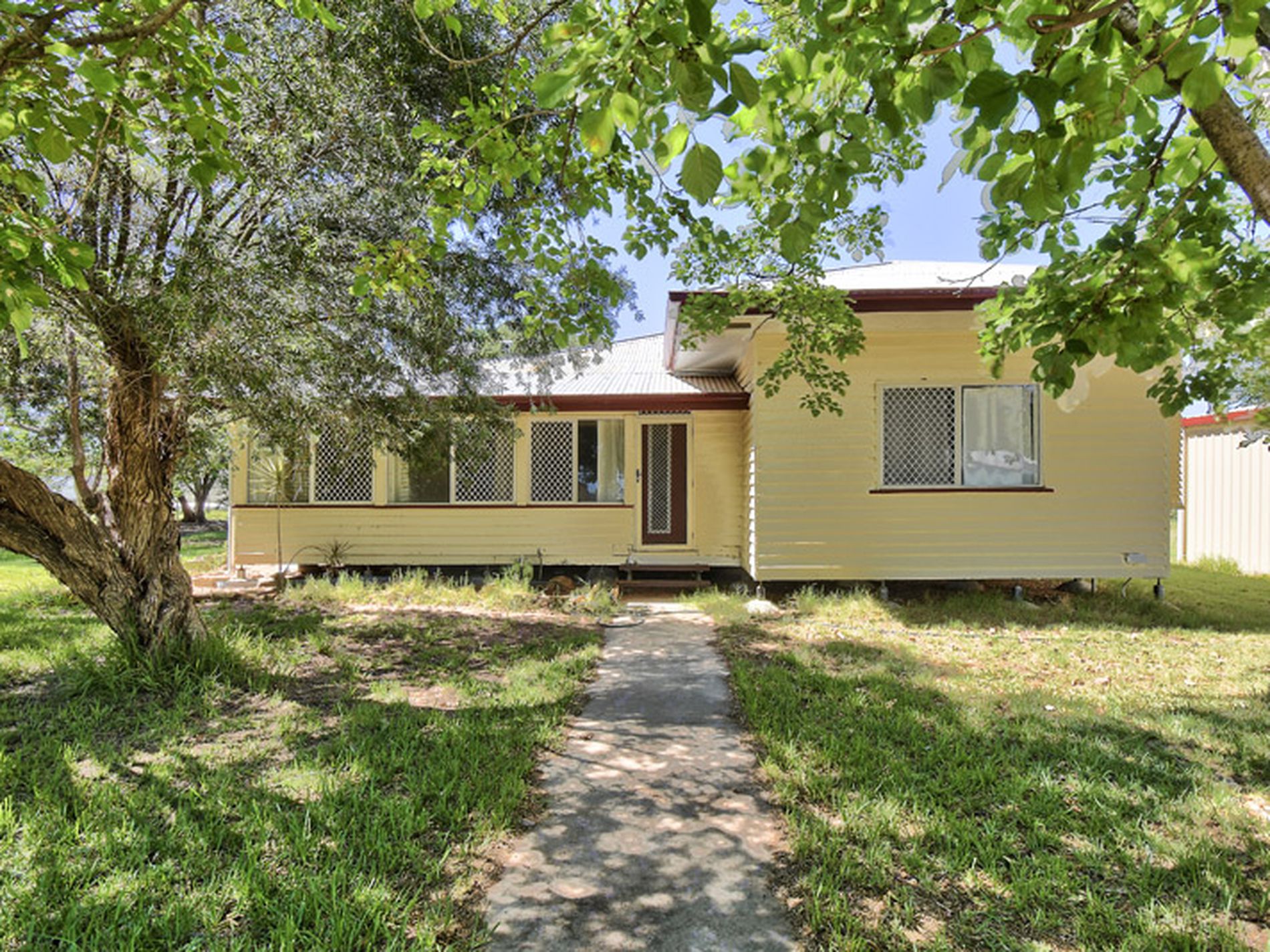 73 ACACIA STREET, Barcaldine