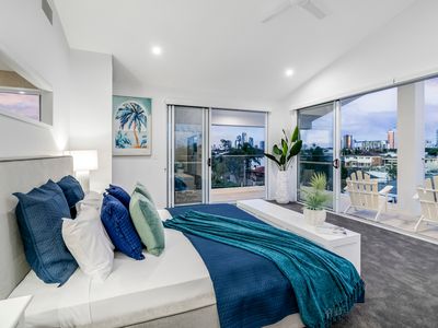 19 Summerland Ky, Broadbeach Waters
