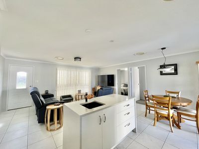 6 King Arthur Court, Urangan