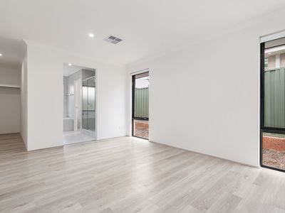 16 Ashville Grange, Henley Brook