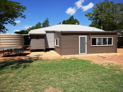 24 Wompoo Road, Longreach