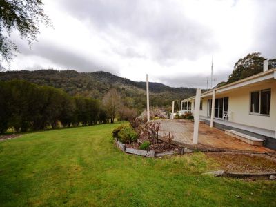 285 Simmonds Creek Road , Tawonga South