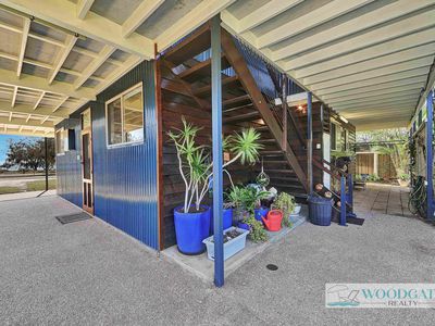 104 Esplanade, Woodgate