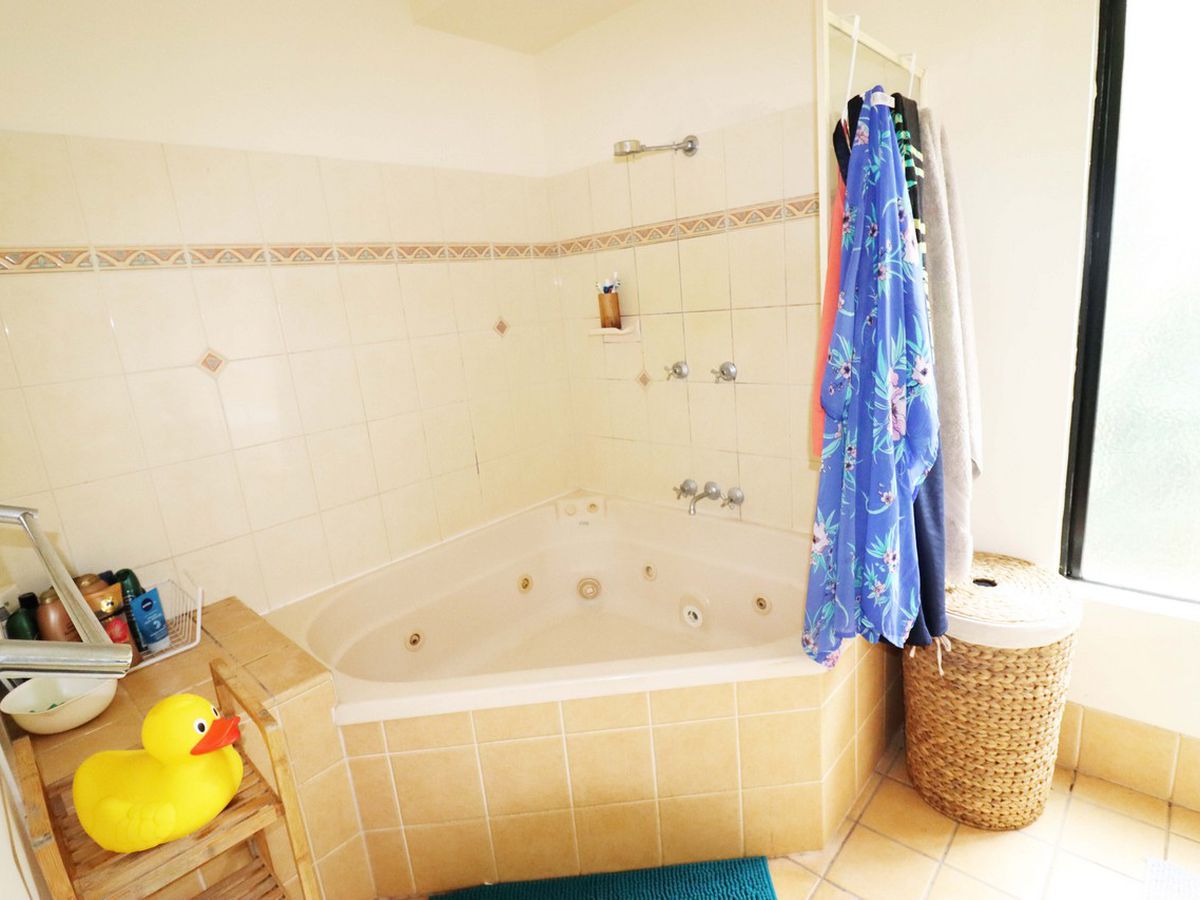 11 DANZER DRIVE, Atherton