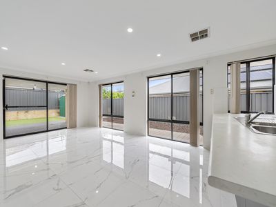18 Montane Turn, Banksia Grove