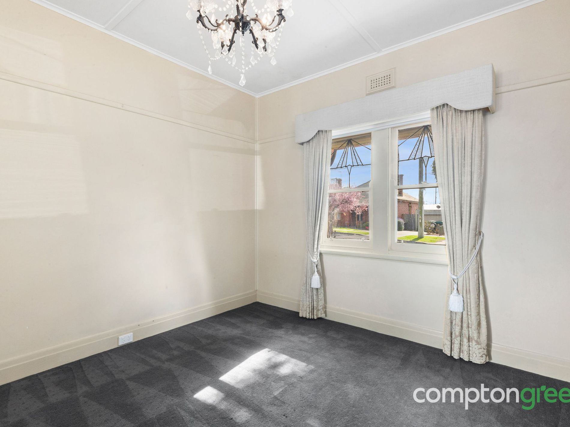 8 Logan Street, Hamlyn Heights