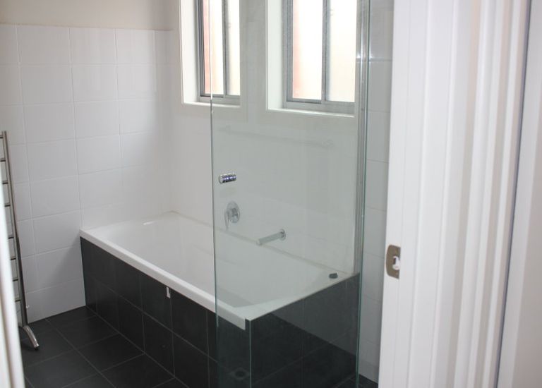 2B Trott Grove, Oaklands Park